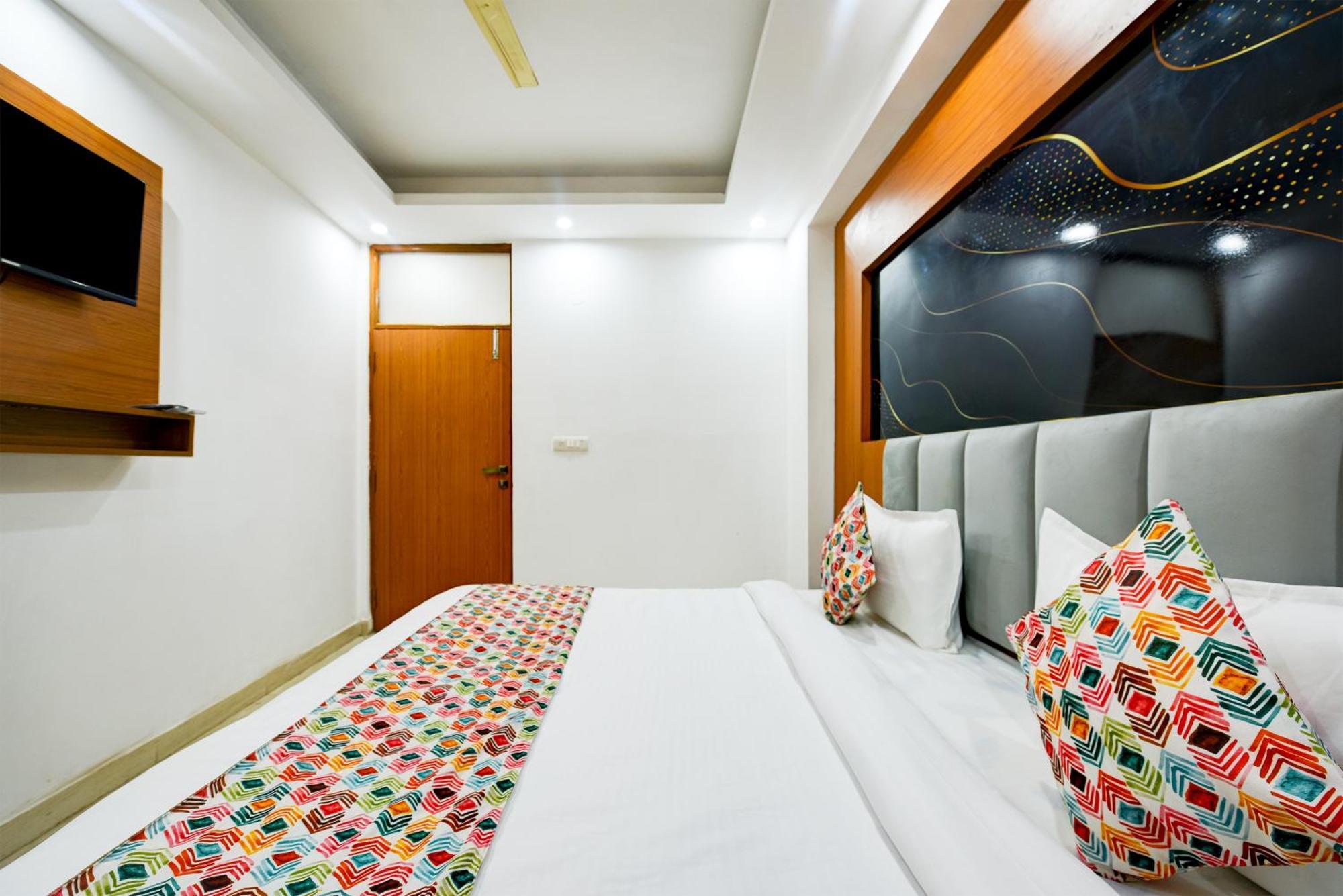 Galaxy Near Delhi Airport 4*